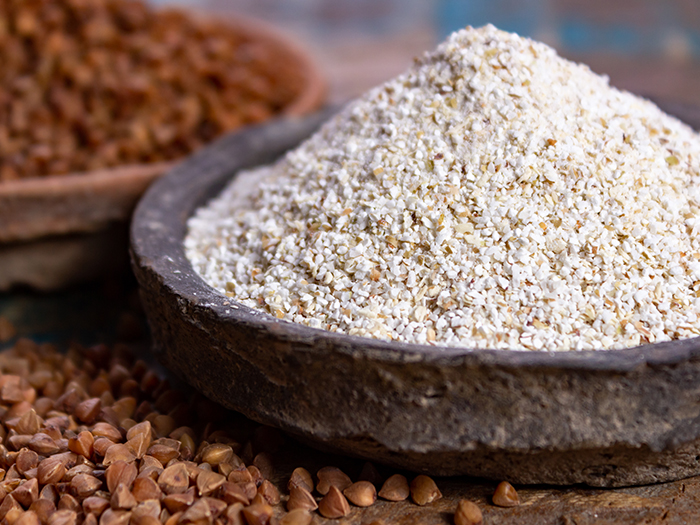 厳選した信州産そば粉を石臼でじっくり自家製粉